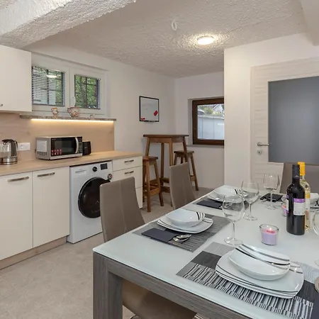 Lägenhet Serenity - New, Stylish, Near *