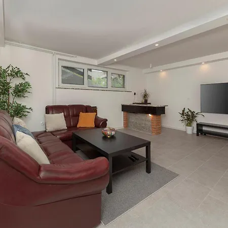 Serenity - New, Stylish, Near *