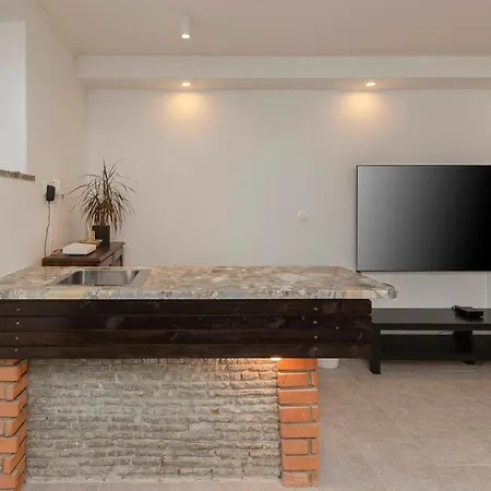 Serenity - New, Stylish, Near *