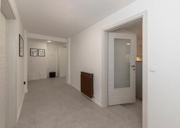 Serenity - New, Stylish, Near Lejlighed *