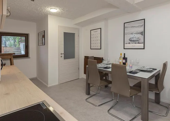 Serenity - New, Stylish, Near Lejlighed