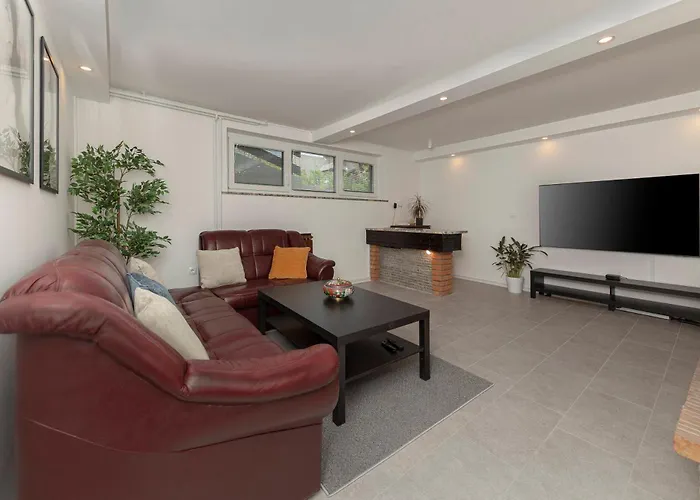 Serenity - New, Stylish, Near *