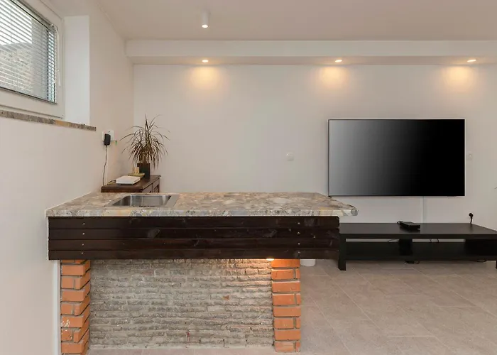 Serenity - New, Stylish, Near *