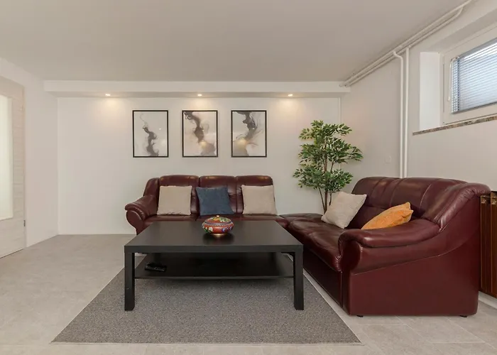 Serenity - New, Stylish, Near *